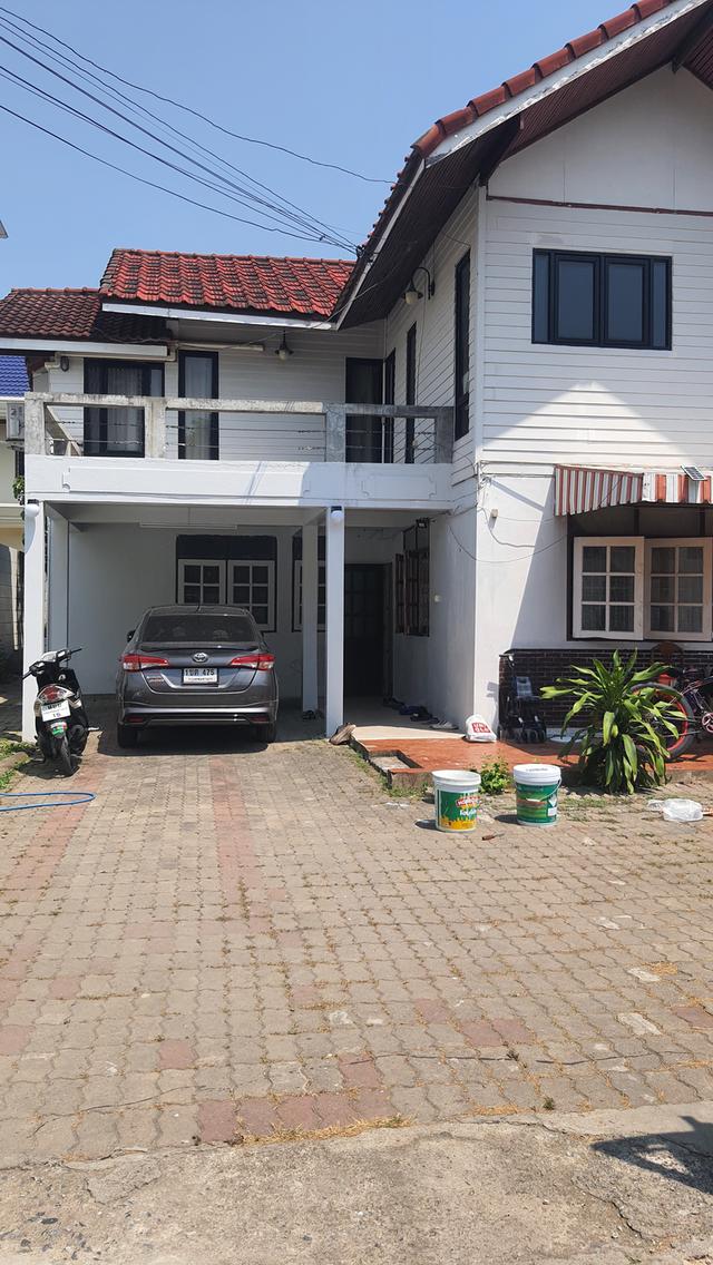 ขายบ้านเดี่ยว 2 ชั้น พื้นที่ 96 ตารางวา เขตพื้นที่เจริญ ใกล้ห้างสรรพสินค้าโรงเรียน โรงพยาบาล เดินทางเข้าออกสะดวกบ้านอยู่หลังสุดท้ายสุดซอย พื้นที่รอบบ้ 4