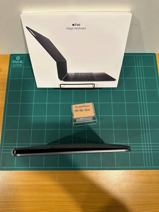 iPad Magic Keyboard (Black - Thai) 13 นิ้ว รุ่น iPad Pro M4 แถม เคสหลัง PITAKA