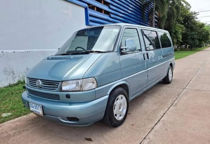 Volkswagen Caravelle สีฟ้า