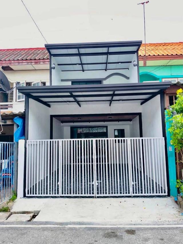 หมู่บ้านมิตรประชา  คลองถนน ใกล้เซ็นทรัลเวสเกต ทาวน์เฮาส์ 2 ชั้น  ตกแต่งใหม่ ติดถนนกาญจนาภิเษก 1