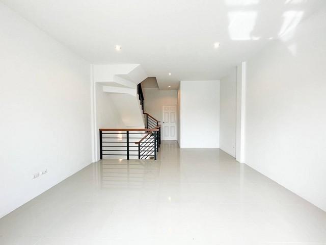 For Rent : Wichit, 3-Storey Commercial Building, 3 Bedrooms 4 Bathrooms 5