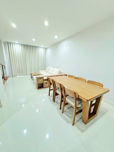 พระราม9-กรุงเทพกรีฑา ทาวน์โฮม 3 ชั้น 3 นอน 3 น้ำ บ้านกลางเมือง รร.นานาชาติ ไบรท์ตัน กรุงเทพฯ 900 ม. ARL บ้านทับช้าง 3.5 3