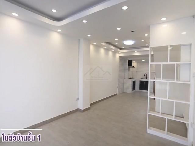 ขายทาวน์เฮ้าส์ 2 ชั้น รีโนเวทใหม่สวย สไตล์ มินิมอล หมู่บ้านสวนทิพย์ คลองลำเจียก12 ใกล้เลียบด่วน 5