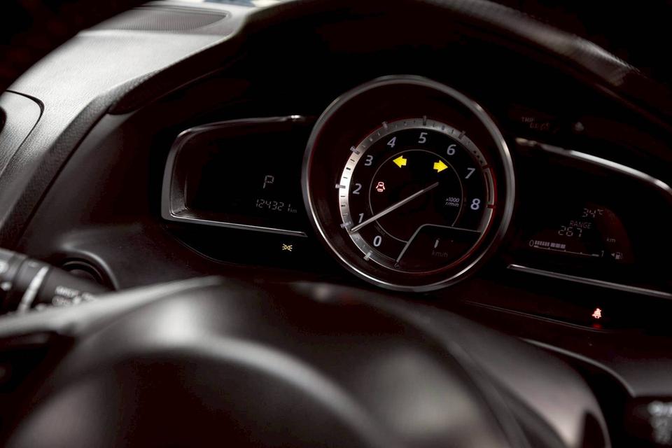 Mazda3 Skyactiv 2.0S ปี 2015 สีแดง 16