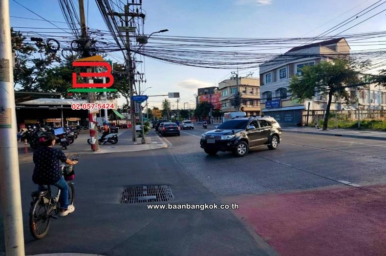 ที่ดินพร้อมสิ่งปลูกสร้าง เนื้อที่ 400 ตร.ว. ซอยนวลจันทร์ 56 ใกล้วัดนวลจันทร์ ถนนนวมินทร์ แขวงคลองกุ่ม เขตบึงกุ่ม 14