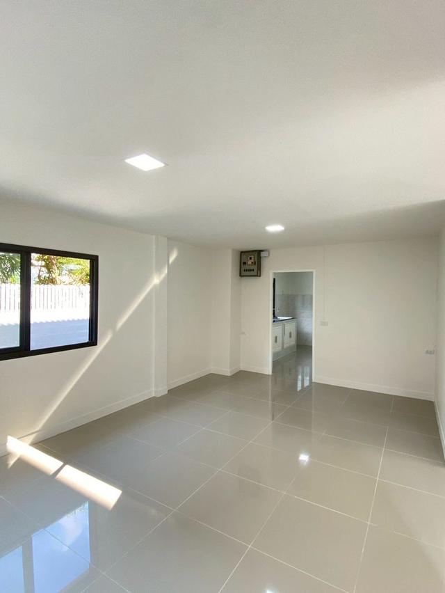 ขายบ้านเดี่ยว 2 ชั้น  เนื้อที่ 125 ตารางวา  หมู่บ้านเมืองเอกรังสิต ถนนพหลโยธิน ตำบลหลักหก อำเภอเมืองปทุมธานี จังหว 6