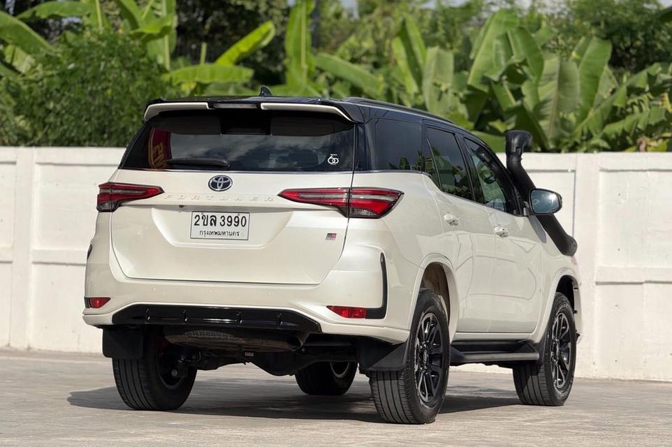 ปี 2022 TOYOTA FORTUNER, 2.8 GR SPORT BLACK TOP 4WD โฉม ปี15-ปัจจุบัน สีขาว ไมล์แท้ 44,313 6