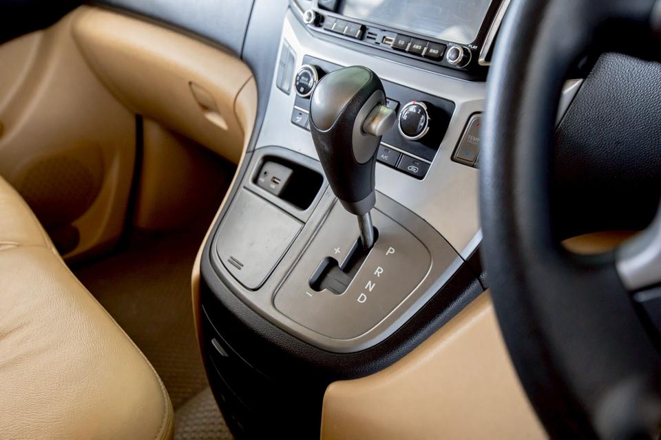 Hyundai H-1 ELITE 2.5 ดีเซล ปี 2016 สีดำ มือเดียวป้ายแดง  18