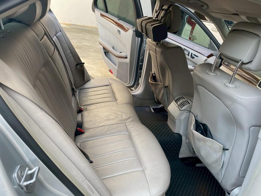 รถยนต์ Mercedes Benz รุ่น E 200 CGI BE ปี 2011 สีเทา 11