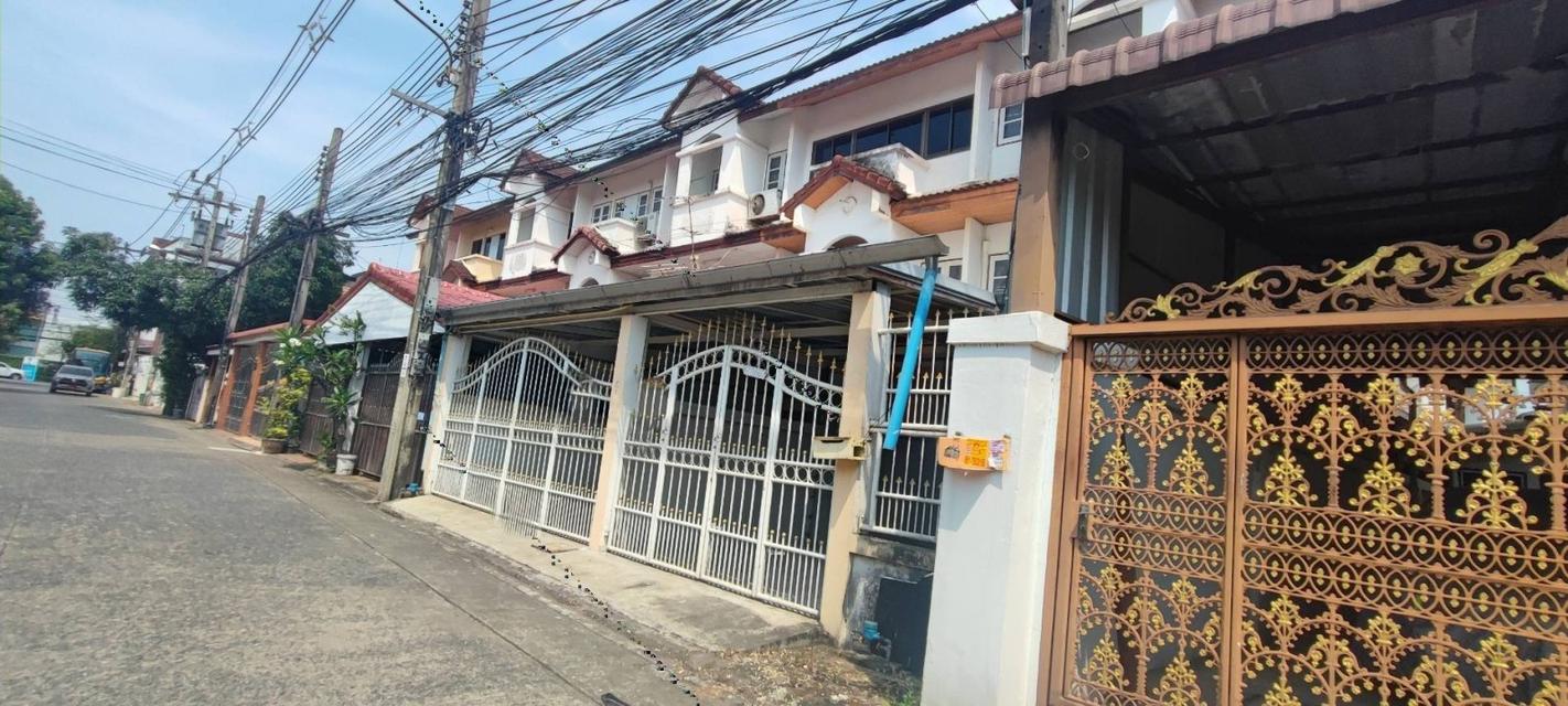 ขายด่วน ทาวน์เฮ้าส์ 3 ชั้น ซ.คลองลำเจียก นวลจันทร์ ขนาด 33 ตร.ว. (N.1795) 1