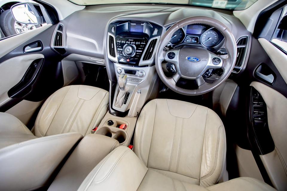 Ford Focus 2.0 Sunloof Sedan สีดำ ปี 2013 ขับดีมากๆ 10