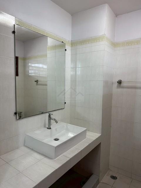 ให้เช่าทาวน์โฮม 3 ชั้น 3 ห้องนอน หมู่บ้านเอื้อสุข ซอยพัฒนาการ 56 ติดโรงเรียนเตรียมพัฒน์ ปลอดภัย เดินทางสะดวก