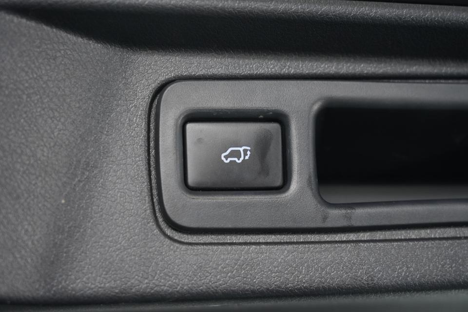 2016 TOYOTA FORTUNER 2.4 V 4WD SUV สีเทา ไมล์ 87553 กม. 8