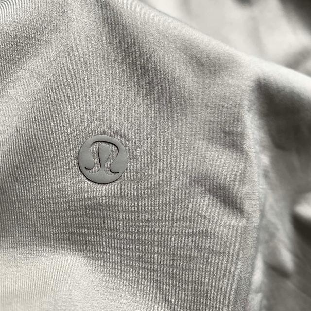 lulu lemon เสื้อกีฬามือสอง สวยมาก รูปที่ 4