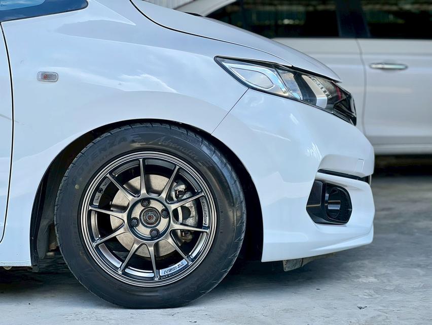 ปี 2020 HONDA JAZZ, 1.5 i-VTEC S โฉม ปี14-ปัจจุบันสีขาว เกียร์ออโต้ เครื่องเบนซิน มือเดียวป้ายแดง 18