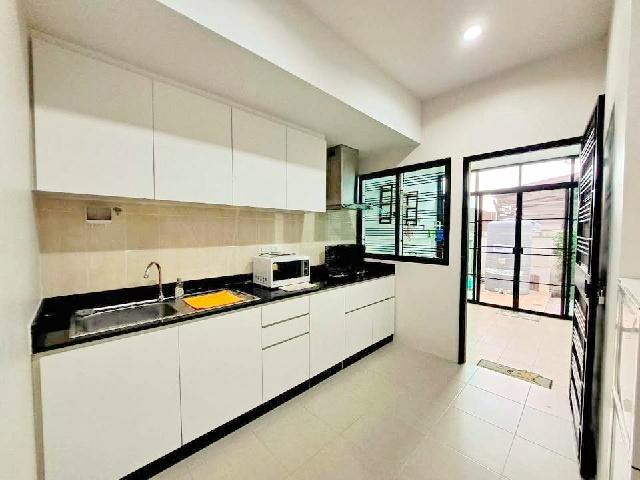 ไทวัสดุ ลพบุรีราเมศวร์ 700 ม. แม็คโครสงขลา 4กม บ้าน 2ชั้น ม.ทักษิณ 7.4กม.3 นอน 3 น้ำ. ตลาดศิริอาเขต 2.6 กม. รพ.สงขลาใหม่ 4