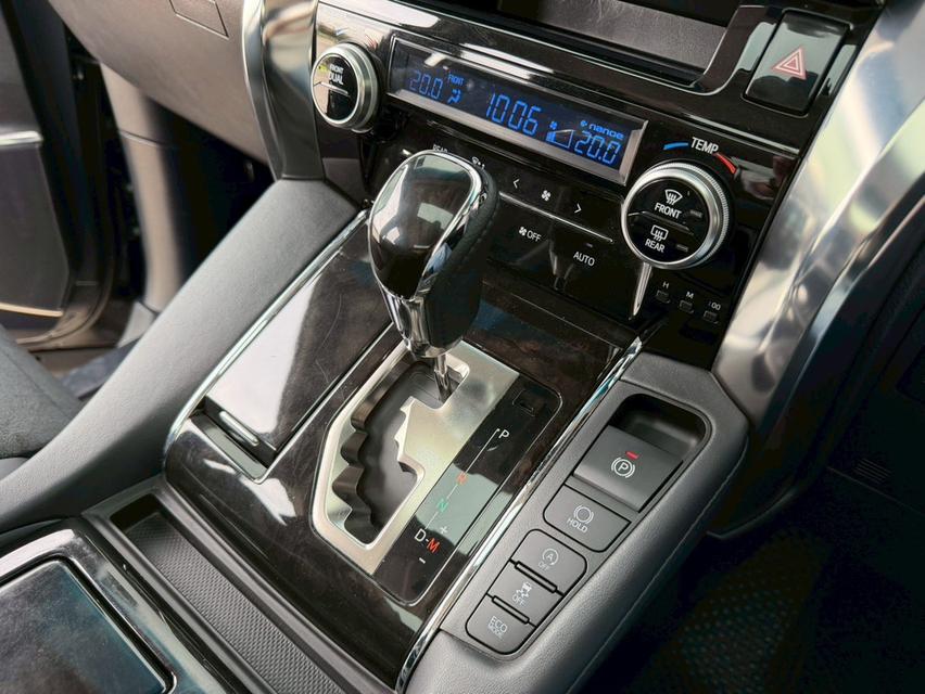 Toyota Alphard 2.5SC ปี16 10