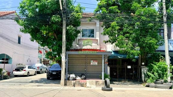 บ้านปิยวรารมย์ เฟส 3 ทาวน์เฮ้าส์ 2 ชั้น ทำเลดี ใกล้รถไฟฟ้าสายสีม่วง 1