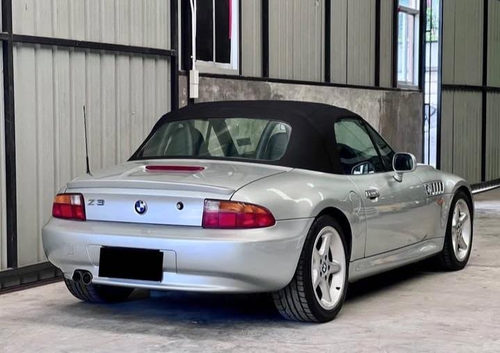 BMW Z3 สีเทา 4