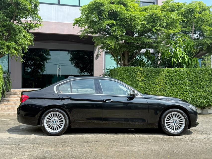 2019 BMW 320D F30 LCI รถมือเดียวออกป้ายแดง รถวิ่งน้อย เข้าศูนย์ทุกระยะ รถไม่เคยมีอุบัติเหตุครับ