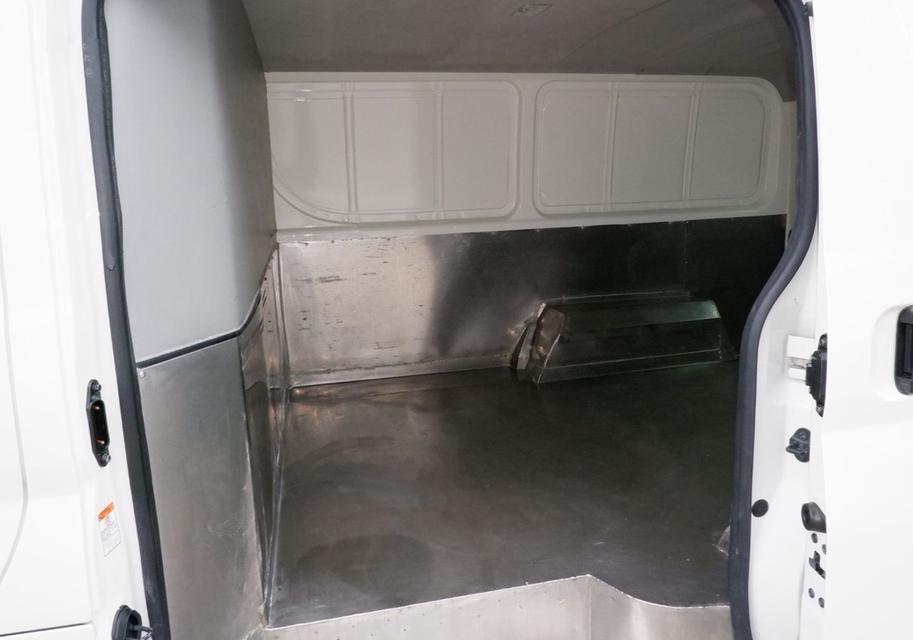 Toyota HIACE 2.8 MT Eco Van 202020 12