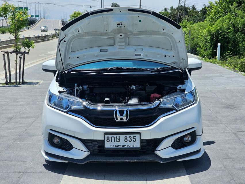 HONDA JAZZ 1.5 AT GK ปี 2019 สีขาว  6