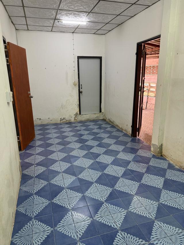 U1436 ให้เช่าบ้านเดี่ยวชั้นเดียว ที่จังหวัดร้อยเอ็ด ใกล้ รพ.ร้อยเอ็ดธนบุรี บ้านอยู่ถนนปัทมานนท์ซอย 8/1 บ้านหลังใหญ่ จอดรถได้ 3 คันในบ้าน 9