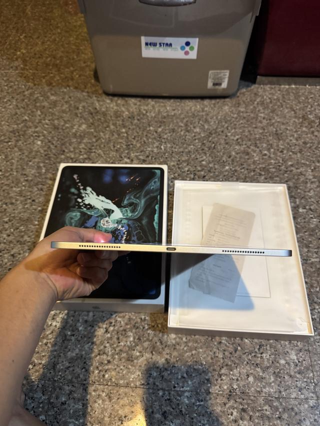 ขายๆๆๆถูกๆๆiPadPro12.9สีหายากSilver256กิ๊กWifi Only มีกล่องอีมี่ตรงการใช้งานดีเยี่ยม100%ทุกๆฟังชั่นรีสโตได้ตลอดไม่มีติดไอคราวModel TH/A ( จอไม่เหลืองห 4