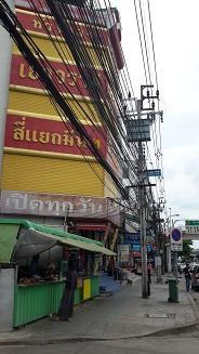 ขายมามีนคอนโดตึกซี ชั้นล่าง ทำเลดี  2