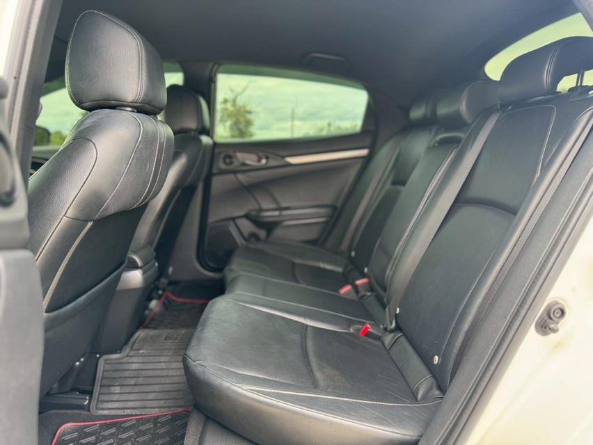 HONDA CIVIC FK  1.5 TURBO  สีขาว ปี 2018 เกียรออโต้   8