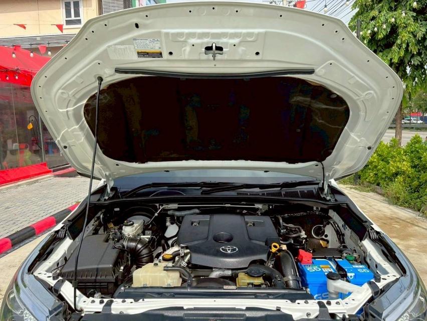 Toyota Fortuner 2.8 V 4WD ปี 2016 8