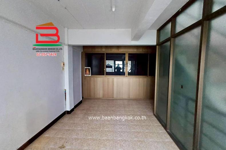 อาคารพาณิชย์ ติดถนนลาดพร้าว-วังหิน (ใกล้วัดลาดพร้าว) เนื้อที่ 17 ตรว. แขวงลาดพร้าว เขตลาดพร้าว 2