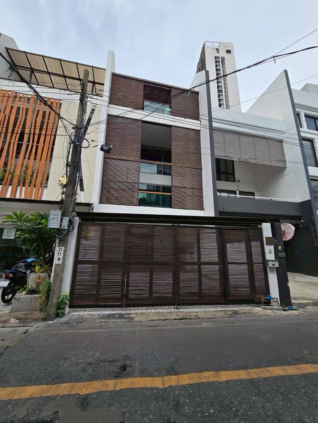 ขายทาวน์โฮม 4 ชั้น สุขุมวิท 35 ทำเลดี ใจกลางเมือง ใกล้ BTS พร้อมพงษ์ (N.2139) 1