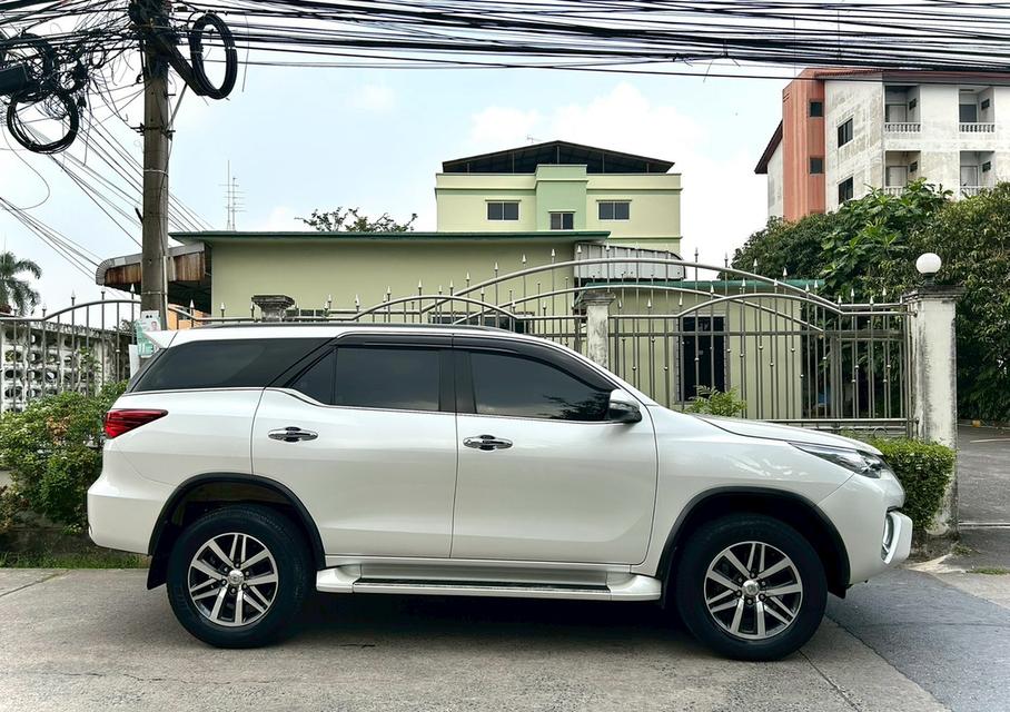 Toyota Fortuner 2.4V ปี17 รูปที่ 4