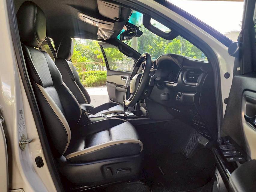 Toyota FORTUNER 2.8 Legender Black Top 4WD AT ปี 2023 รถสวยมือเดียว ไมล์น้อย 14