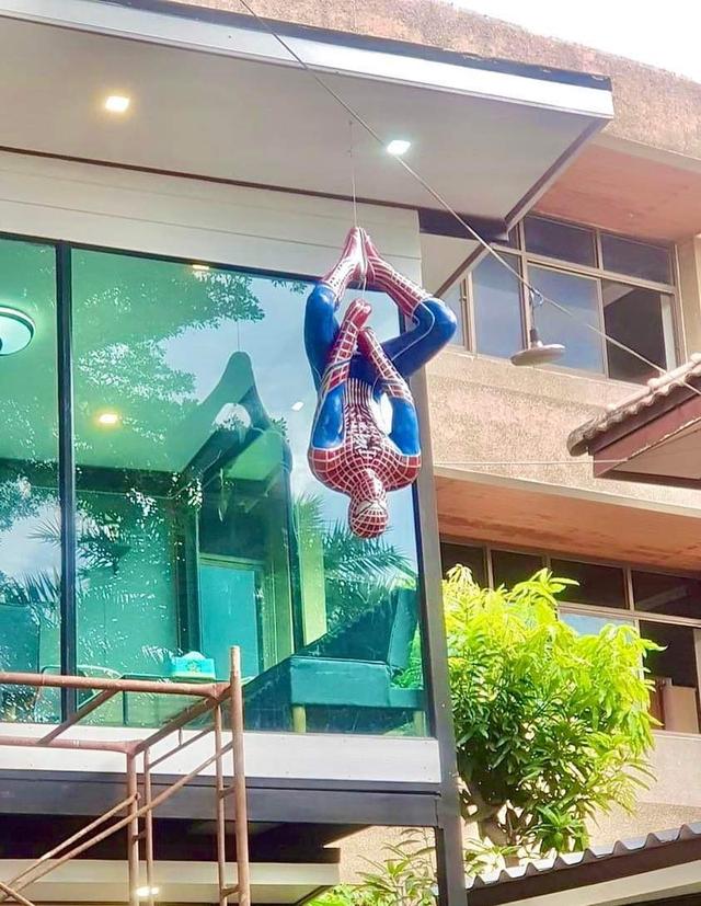 หุ่นฮีโร่สไปเดอร์แมน หุ่นสไปเดอร์แมนไฟเบอร์กลาส ท่าแขวน มือหนึ่ง ขนาดใหญ่ 2