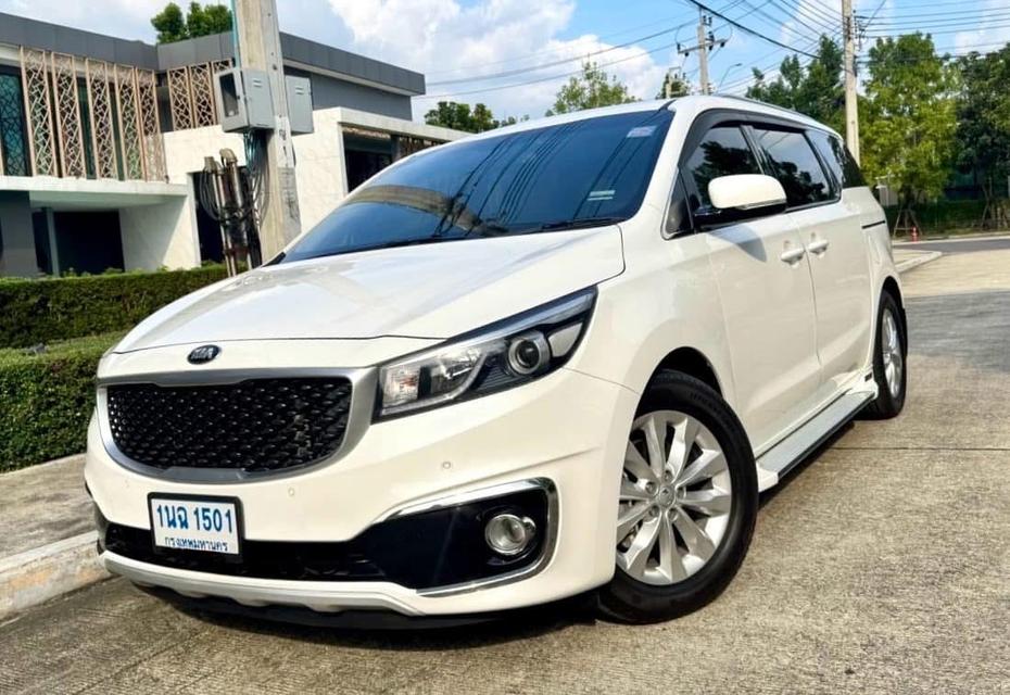 Kia Grand Carnival ขายราคาสบายกระเป๋า