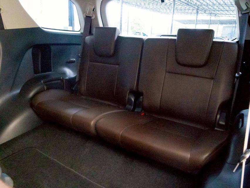 Toyota Fortuner 2.4V 2WD  ปี จด 2017 12