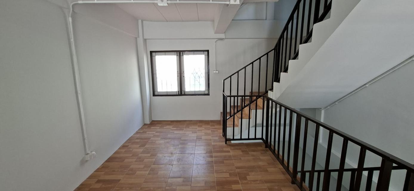 ขายถูกตึกติดถนนใหญ่ ใกล้ไปรษณีย์มีนบุรี ถนนนิมิตรใหม่ พื้นที่ 17 ตรว. รีโนเวทใหม่ พร้อมอยู่ ขายถูกที่สุดในย่านนี้ 6