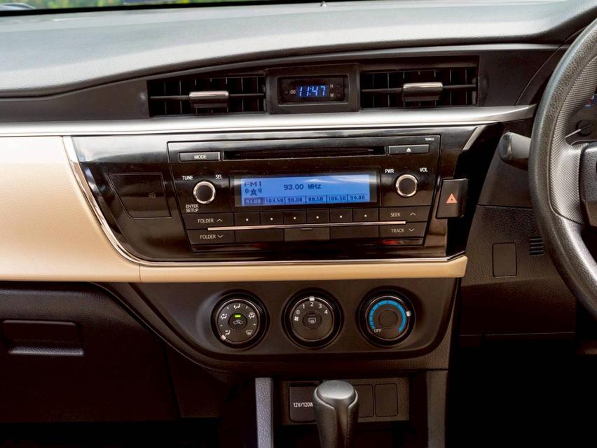 Toyota Altis 1.8E ปี 2014 12