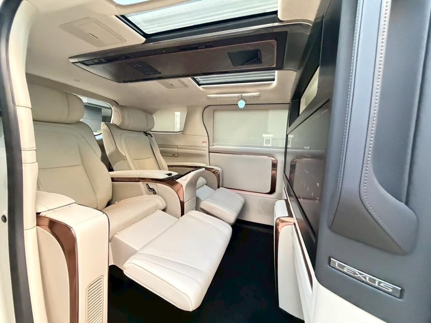 Lexus LM350h 4 ที่นั่ง สีขาว Wrap สีพิเศษ รูปที่ 13