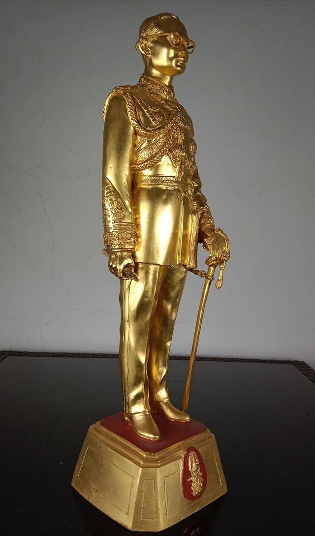 69.พระบรมรูปหล่อโลหะในหลวงรัชกาลที่9 พระบาทสมเด็จพระปรมินทรมหาภูมิพลอดุลยเดช(ทอง) รูปที่ 7