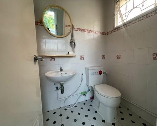 บ้านแฝด 2 ชั้น หมู่บ้านสินทรัพย์ 2 ขนาด 37.6 ตรว. พื้นที่ใช้สอยรวม 108 ตรม. ต.บึงยี่โถ อ.ธัญบุรี จ.ปทุมธานี 13