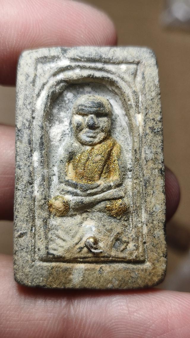 พระหลวงปู่ทวดเนื้อว่านกล่องไ่ม้ขีด