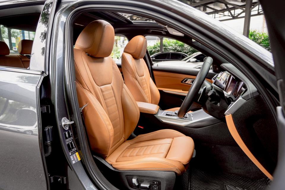 BMW 330e M Sport Plug-in Hybrid ปี 2021 🛒 เข้าใหม่ 56,xxx km. งานดีสีหายาก พร้อม BSI Warranty🩶