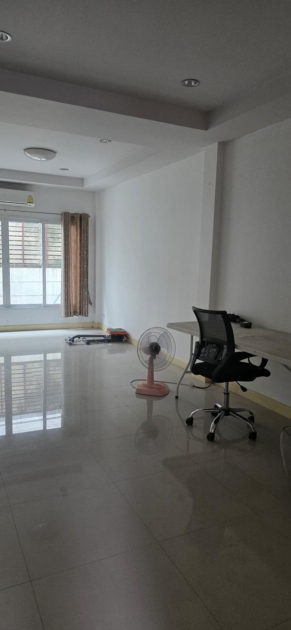 ขายทาวน์โฮม 3 ชั้น ในโครงการ Motown Brio แจ้งวัฒนะ-ประชาชื่น ราคาพิเศษที่สุดในโครงการ! มีเพียงหลังเดียวเท่านั้น โทร 081-5291099 4