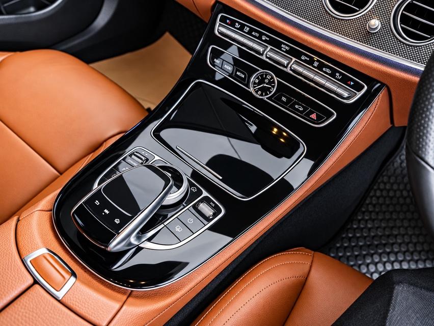 Mercedes-Benz E300e AMG 2.0 W213 AT 2020 ( 9กฬ 1023 )ไมล์ 133,xxx km.!!! ราคา 899,000 บาท รูปที่ 19