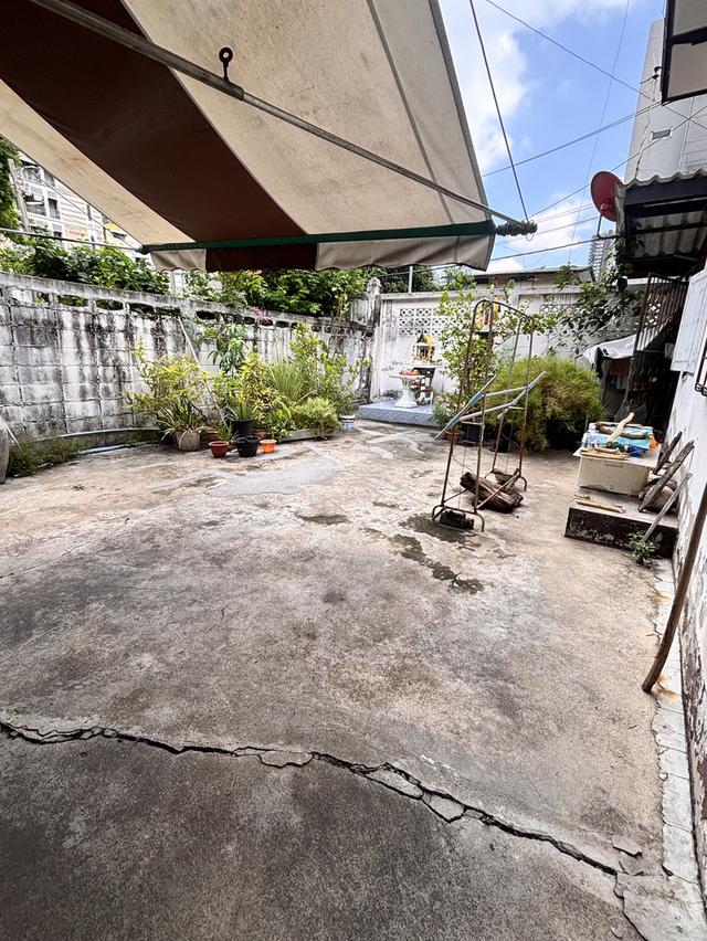 ประกาศขายที่ดินประมาณ 100 ตรว และพื้นที่ใกล้เคียง 4