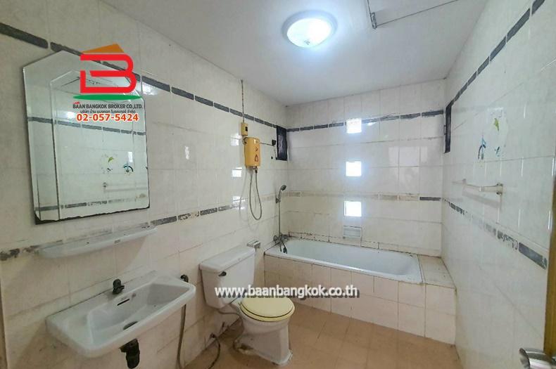 บ้านเดี่ยว หมู่บ้าน เลิศอุบล กม.6 (ซ.รามอินทรา 65 แยก 2-4) เนื้อที่ 74.4 ตรว. ถนนรามอินทรา แขวงท่าแร้ง เขตบางเขน กรุงเทพมหานคร 10