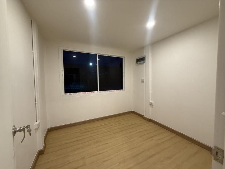 Vายทาวน์เฮาส์  23 ตรว  2 ชั้น   รีโนเวทใหม่3 ห้องนอน2 ห้องน้ำ 4